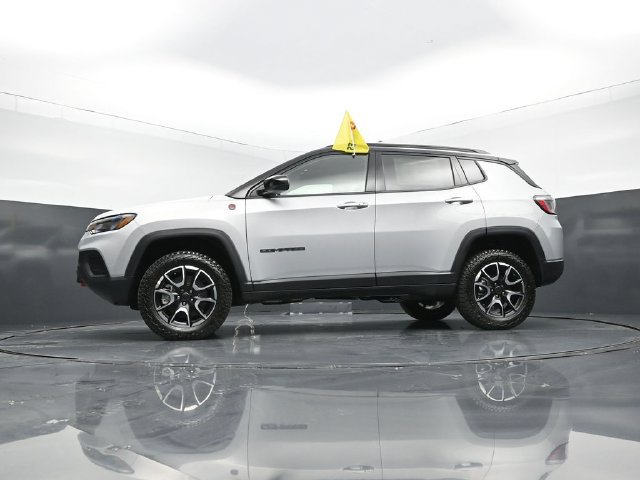 New 2026 Jeep Compass Trailhawk w/ Sun, Sound & Navigation Group AWD/4WD image 44