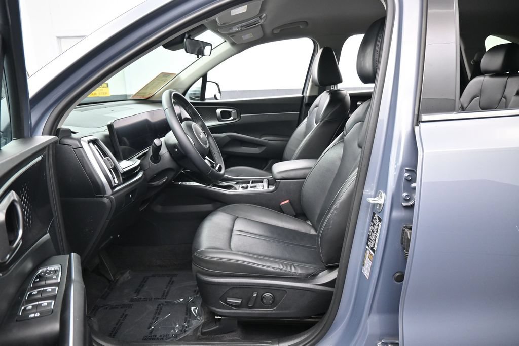 Used 2024 Kia Sorento S FWD image 11