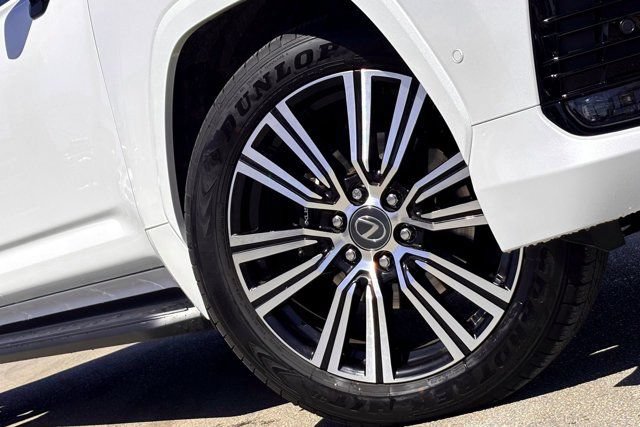Used 2026 Lexus LX 700h Luxury w/ Appearance Package AWD/4WD image 2
