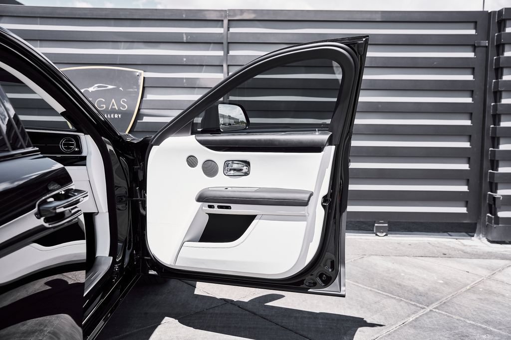 Used 2026 Rolls-Royce Ghost RWD image 21