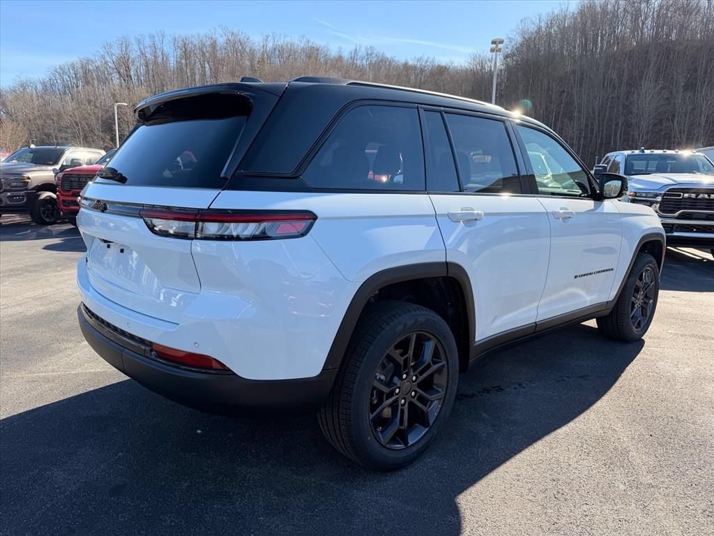 Used 2025 Jeep Grand Cherokee Limited AWD/4WD image 4