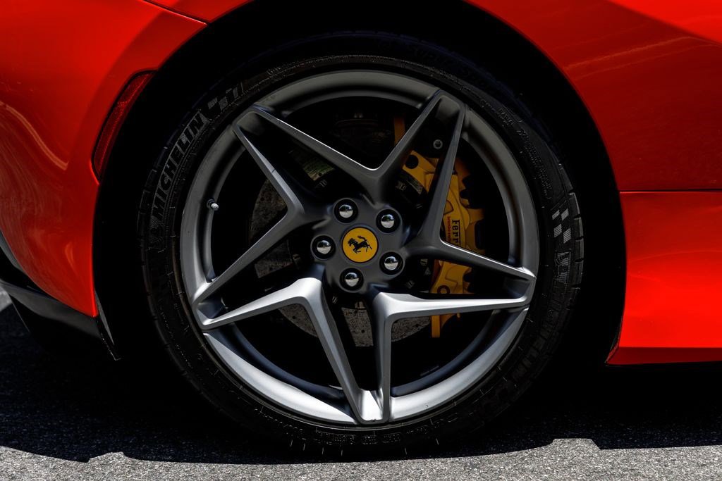 Used 2021 Ferrari F8 Spider RWD image 36