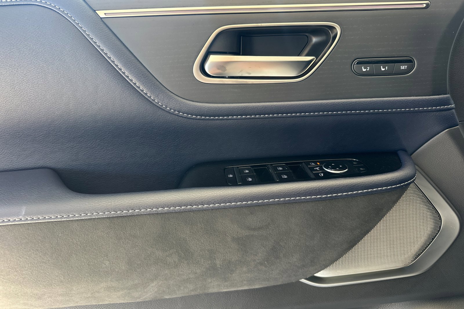 New 2027 INFINITI QX80 Sensory w/ Sport Exterior Package AWD/4WD image 12