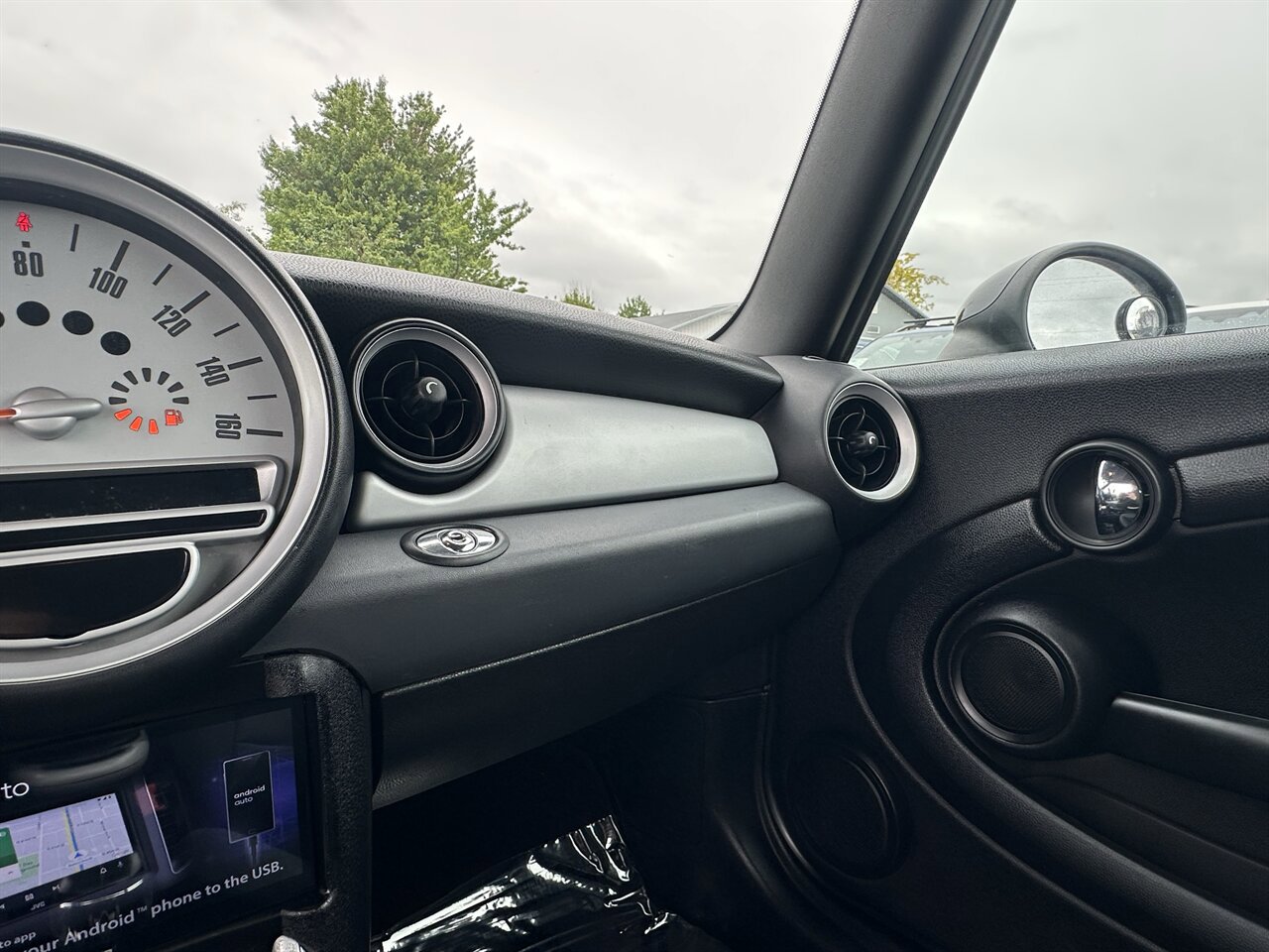 Used 2010 MINI Cooper Convertible FWD image 27