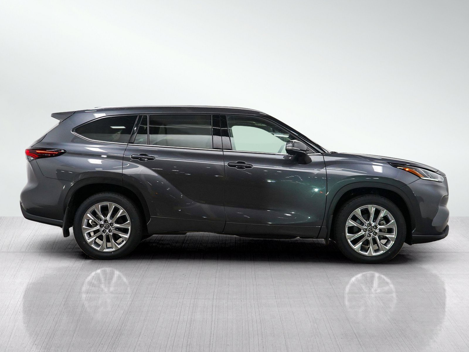 Used 2024 Toyota Highlander Limited AWD/4WD image 8