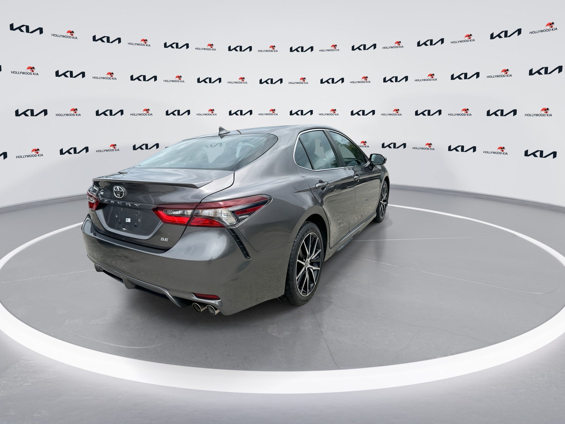 Used 2022 Toyota Camry SE FWD image 8