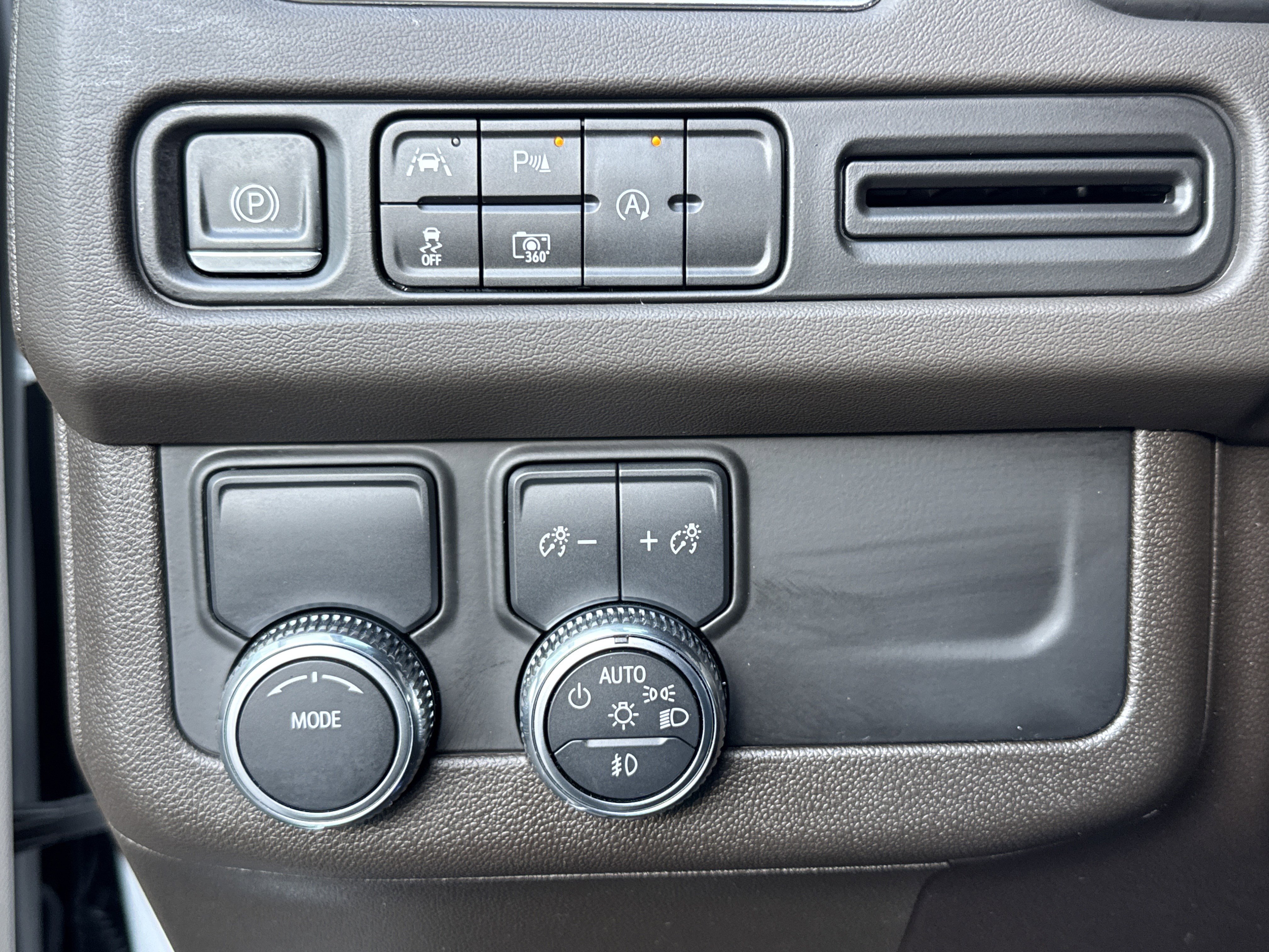 Used 2023 GMC Yukon SLT w/ SLT Premium Package RWD image 19