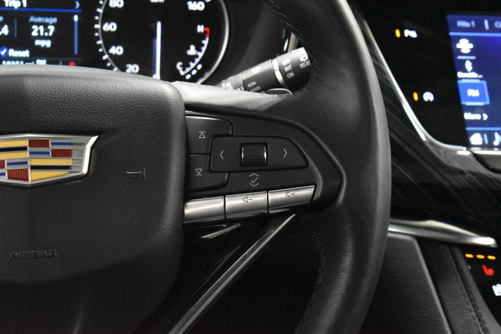 Certified 2025 Cadillac XT6 Premium Luxury image 9