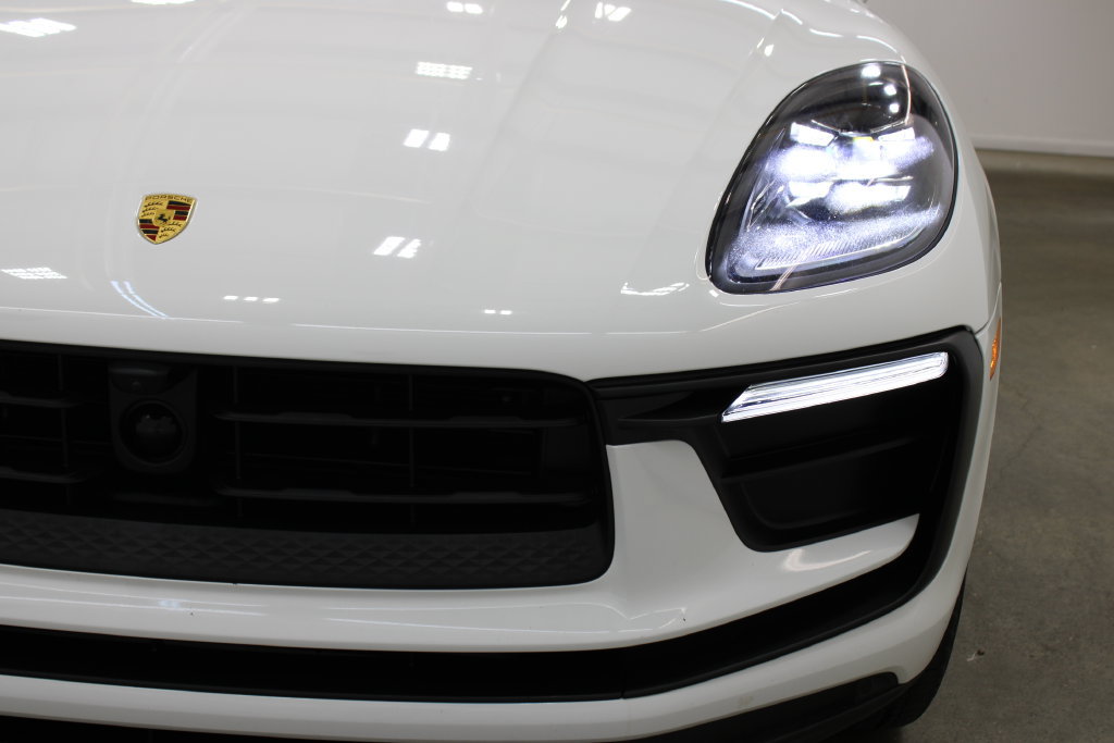 Used 2023 Porsche Macan AWD/4WD image 11