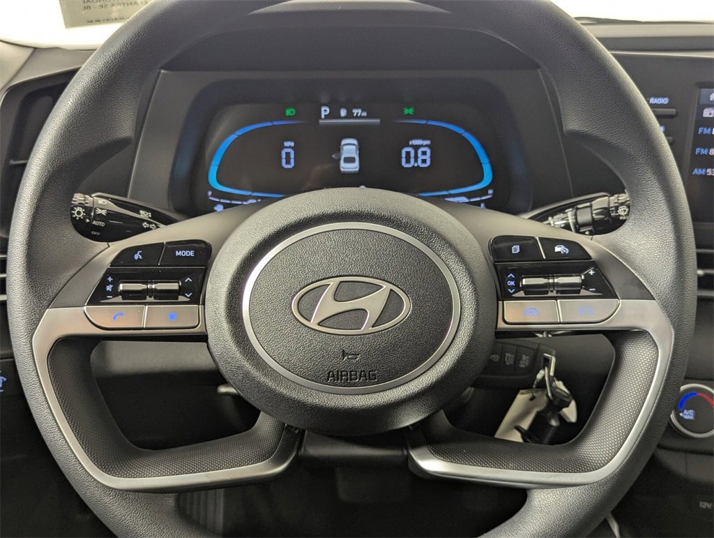 Certified 2025 Hyundai Elantra SE image 17