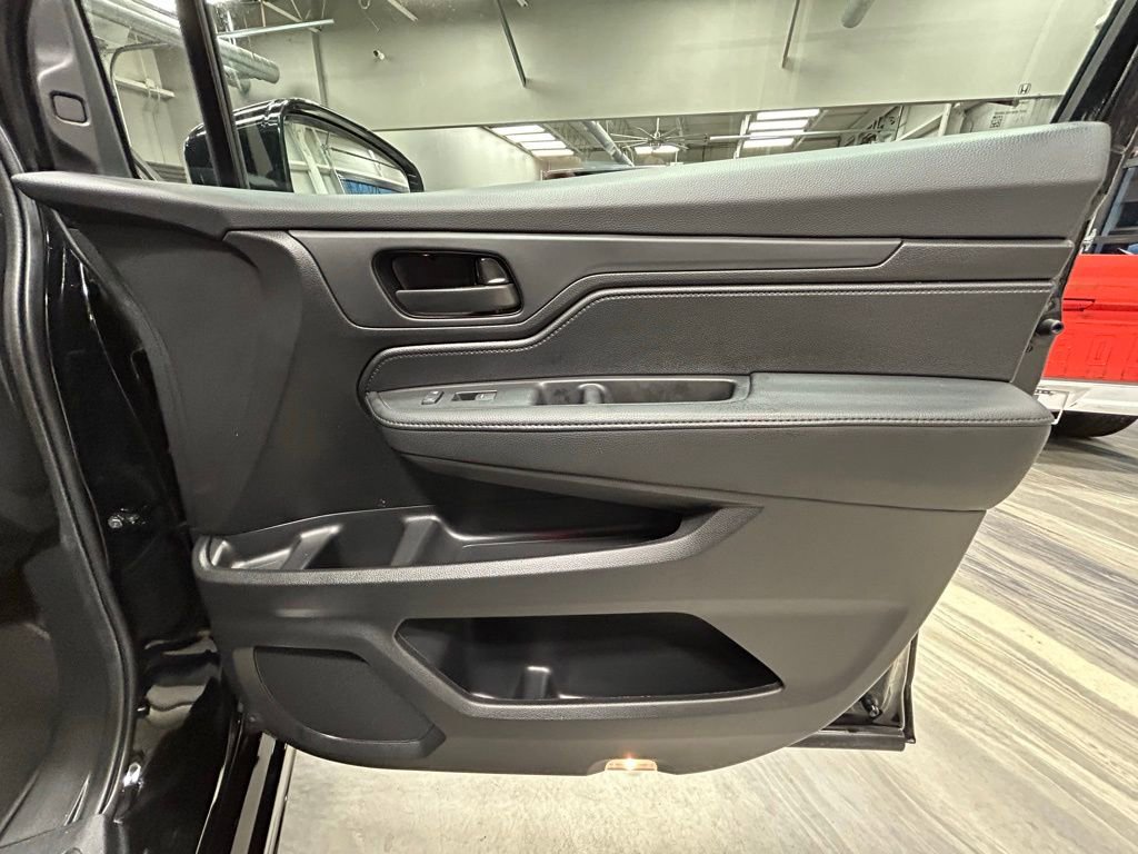 Used 2025 Honda Odyssey Sport-L image 40