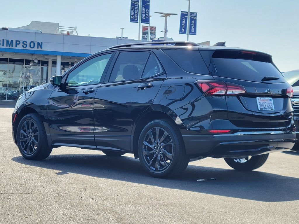 Used 2023 Chevrolet Equinox RS FWD image 2