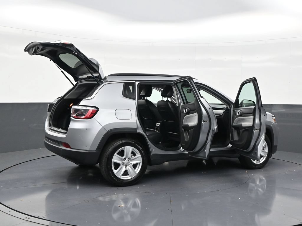 Used 2022 Jeep Compass Latitude FWD image 29