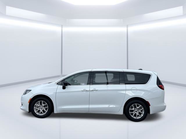 Used 2024 Chrysler Voyager LX FWD image 15