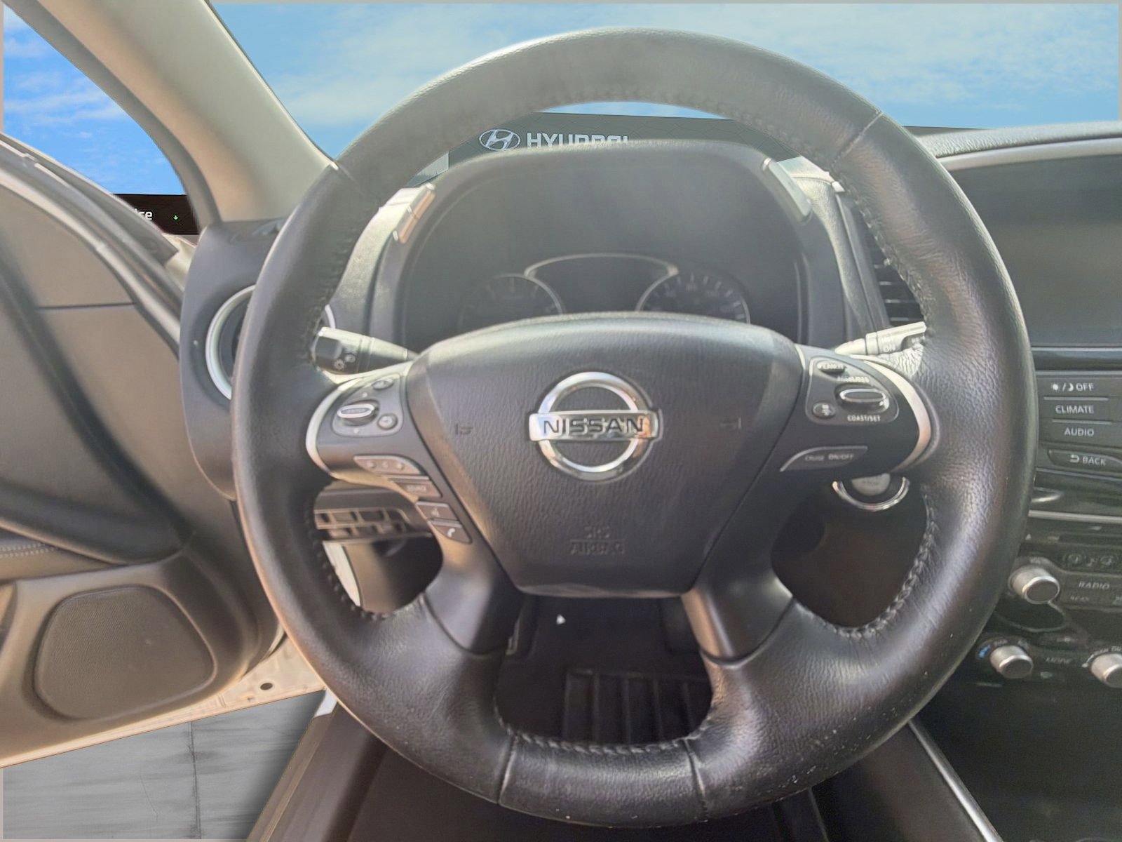 Used 2019 Nissan Pathfinder SV image 15