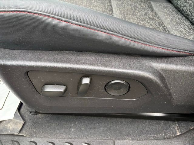 Used 2023 Chevrolet Colorado Z71 w/ Z71 Convenience Package 2 image 18