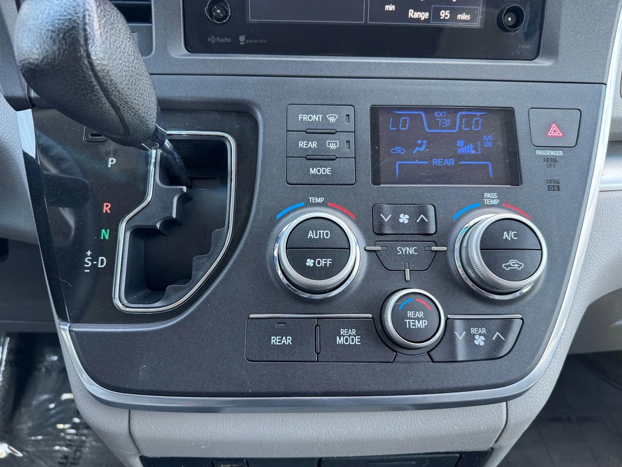 Used 2015 Toyota Sienna LE image 16