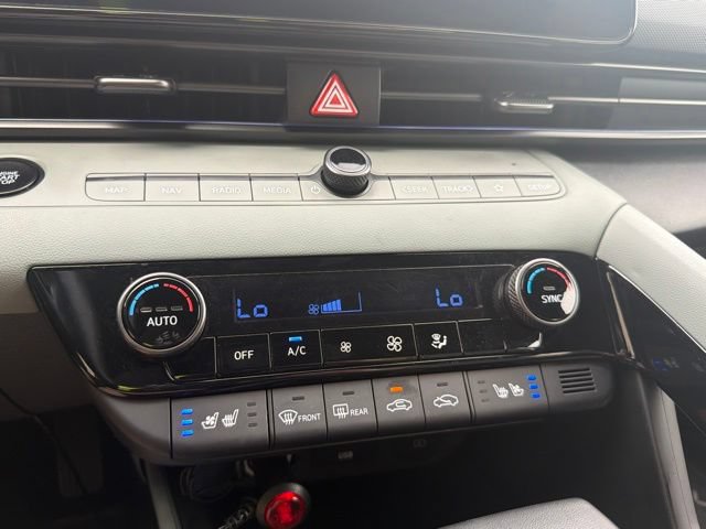 Used 2024 Hyundai Elantra Limited FWD image 18
