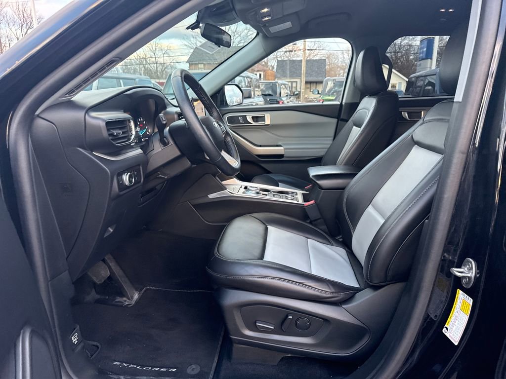Used 2023 Ford Explorer XLT w/ Equipment Group 202A image 28