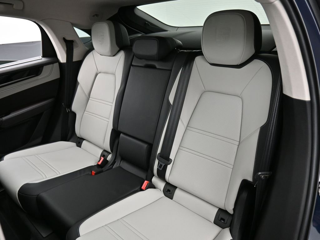 New 2026 Porsche Cayenne GTS image 26