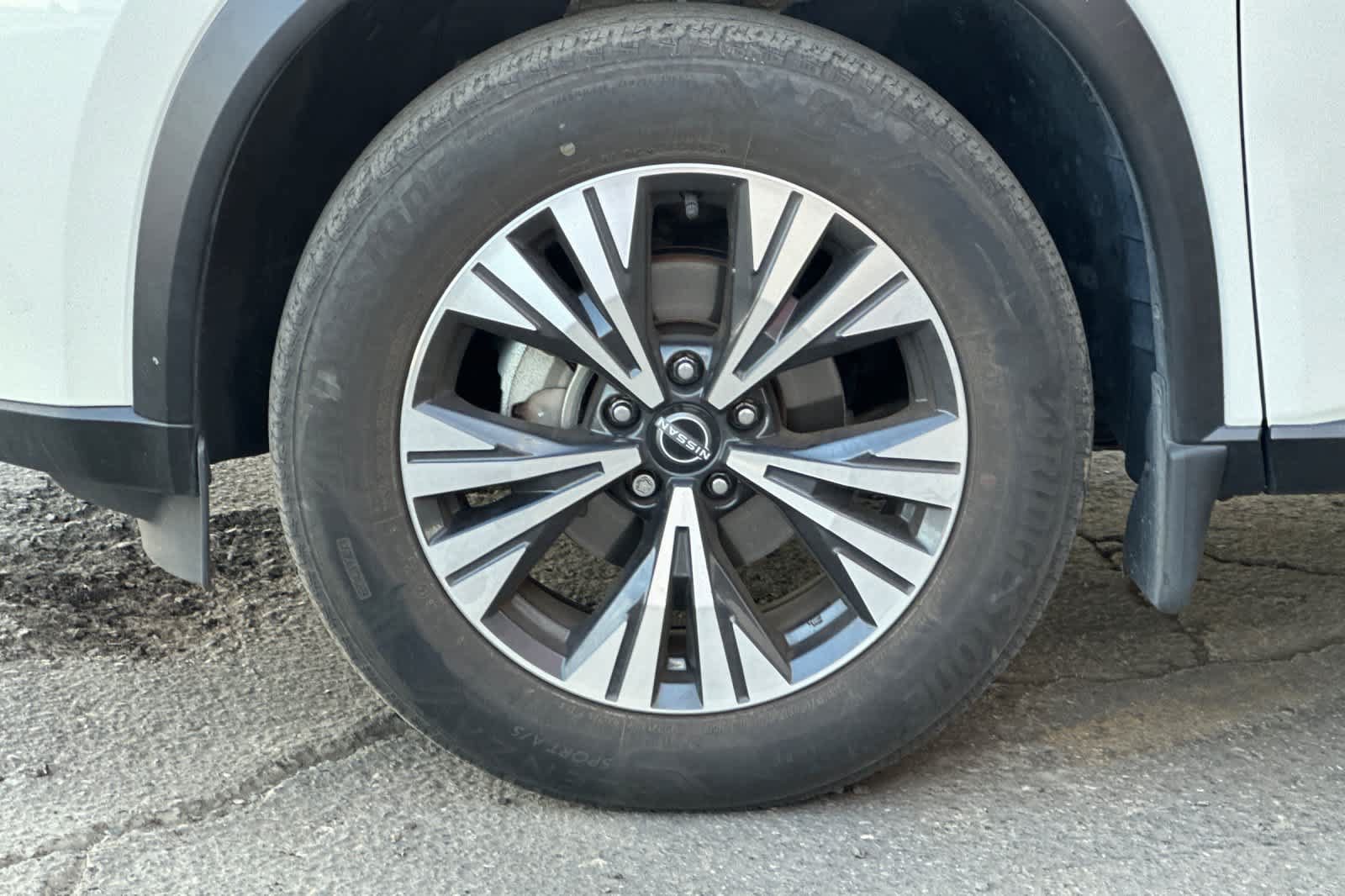 Used 2023 Nissan Rogue SV AWD/4WD image 12