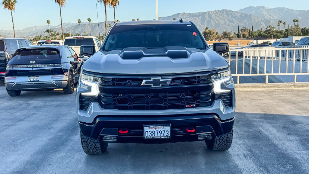 Used 2024 Chevrolet Silverado 1500 LT Trail Boss w/ Convenience Package II AWD/4WD image 3