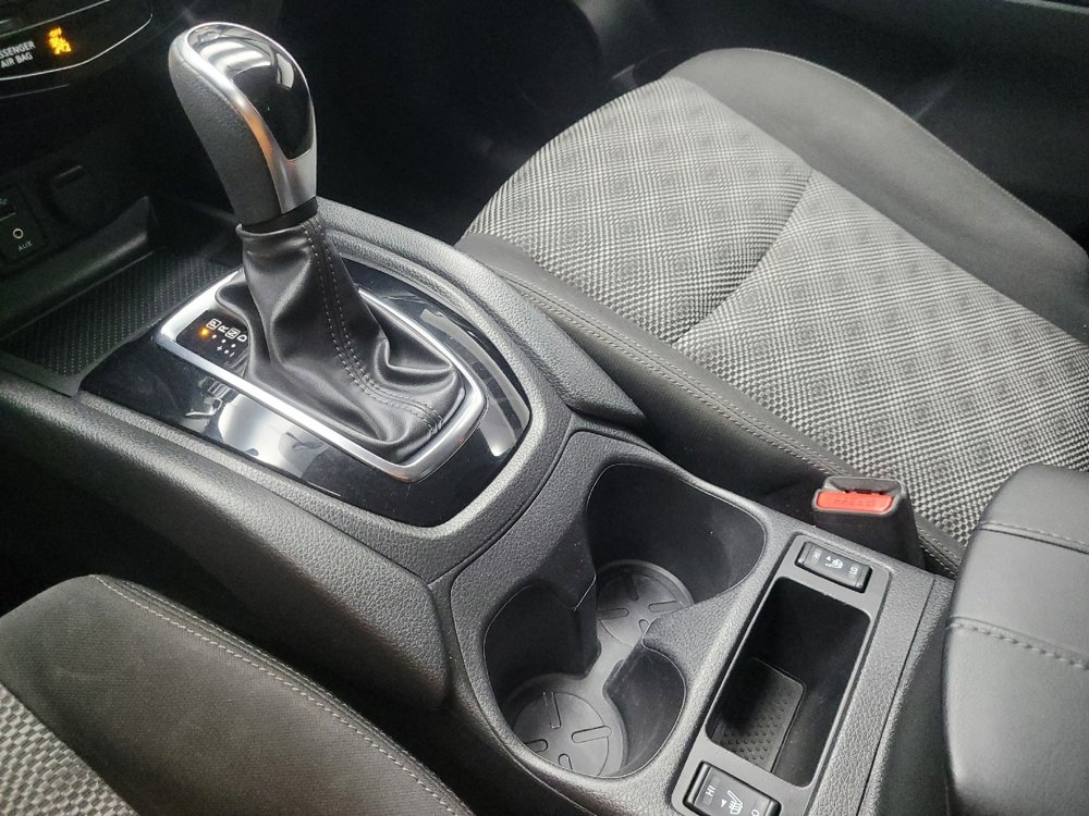 Used 2017 Nissan Rogue Sport SV w/ SV Premium Package image 26