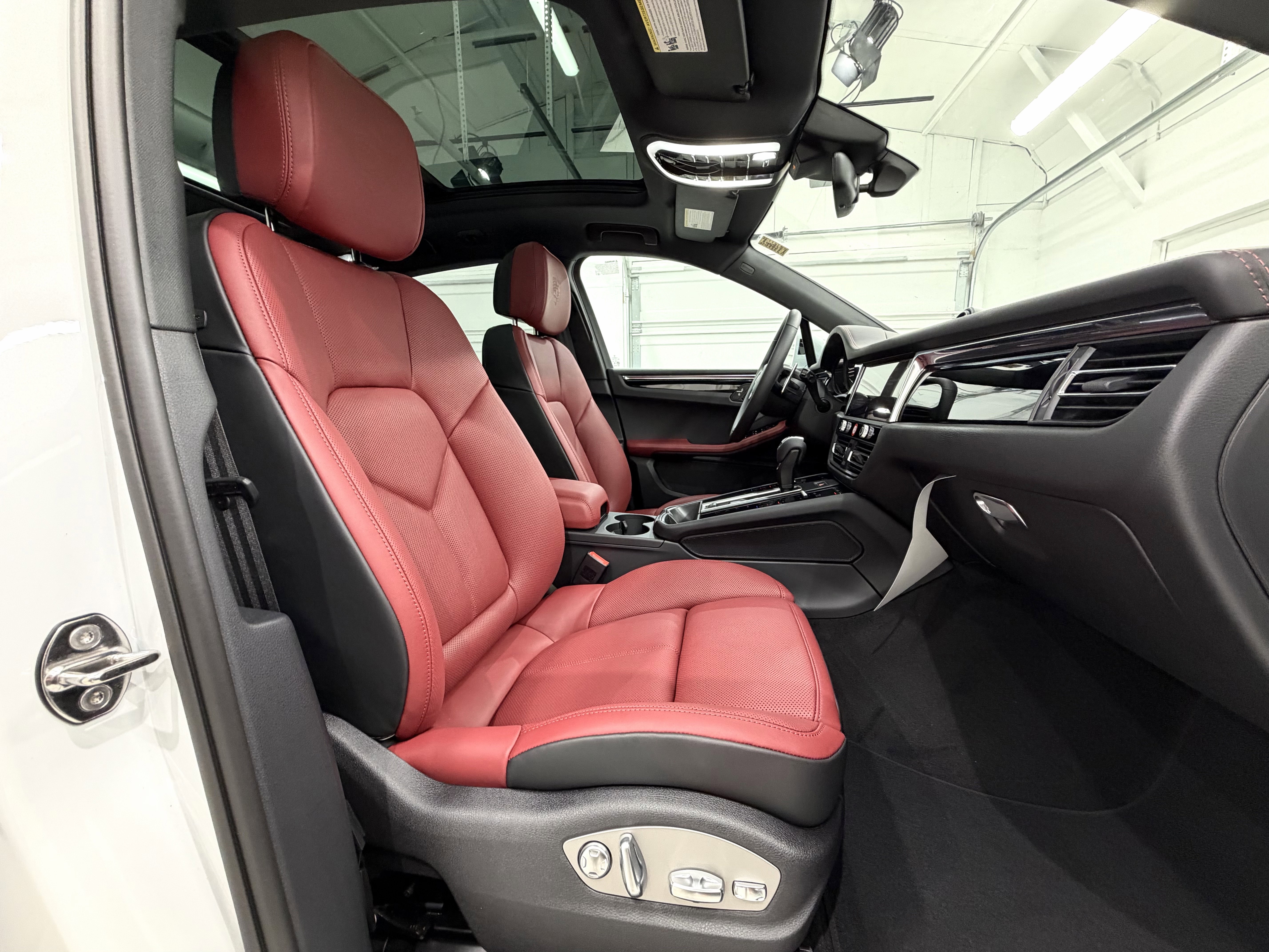 New 2026 Porsche Macan image 23