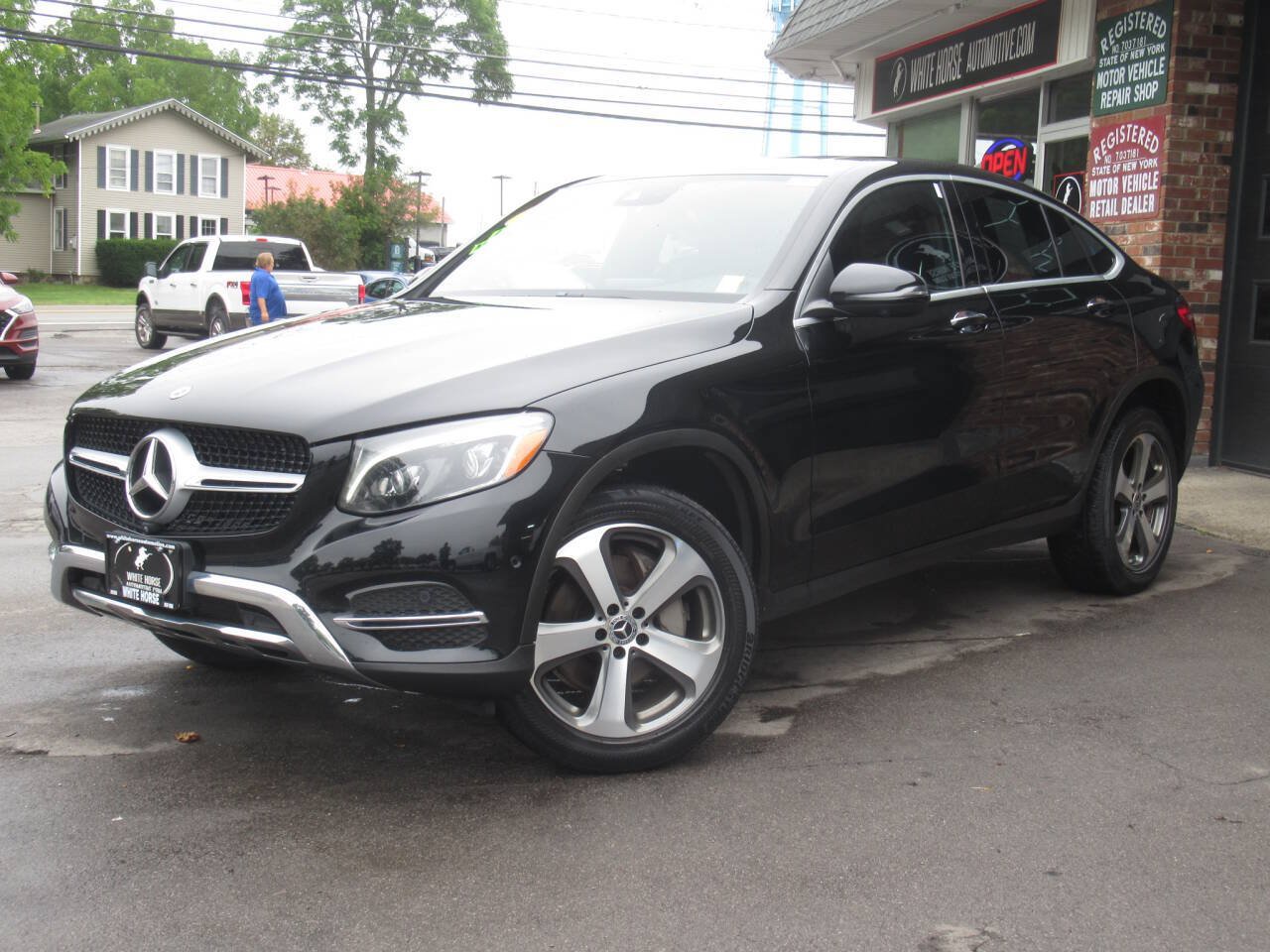 Used 2019 Mercedes-Benz GLC 300 4MATIC Coupe image 34