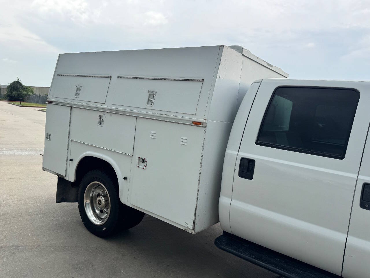 Used 2006 Ford F550 4x4 Crew Cab Super Duty image 9