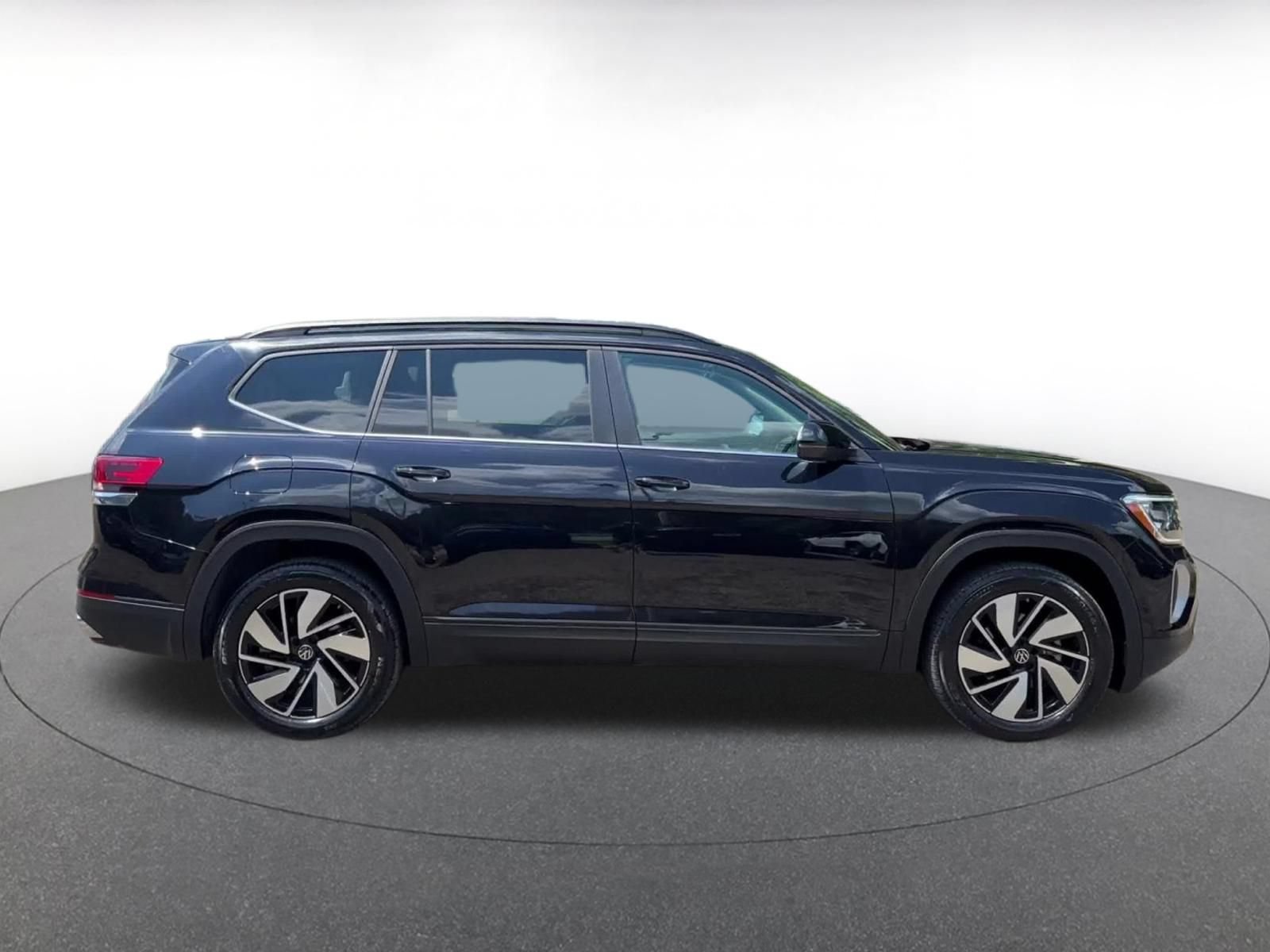 Used 2026 Volkswagen Atlas SE FWD image 16