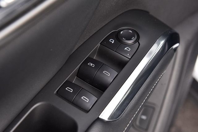 Used 2025 Chevrolet Traverse LT image 8