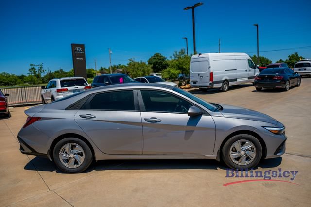 Used 2026 Hyundai Elantra SE FWD image 6