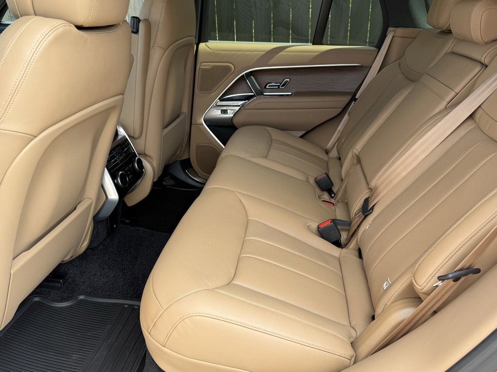 New 2025 Land Rover Range Rover SE image 31