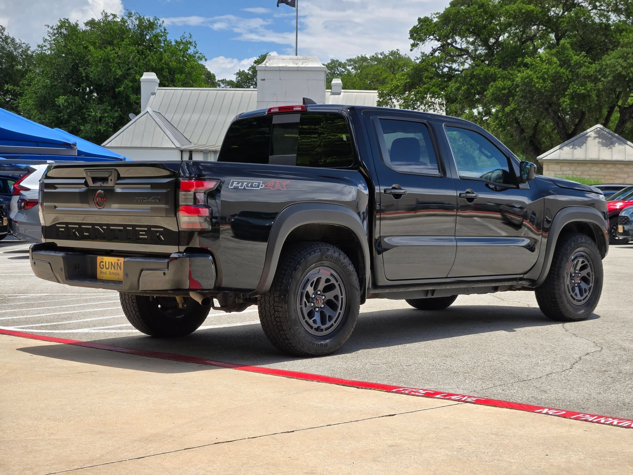 Used 2026 Nissan Frontier PRO-4X AWD/4WD image 3