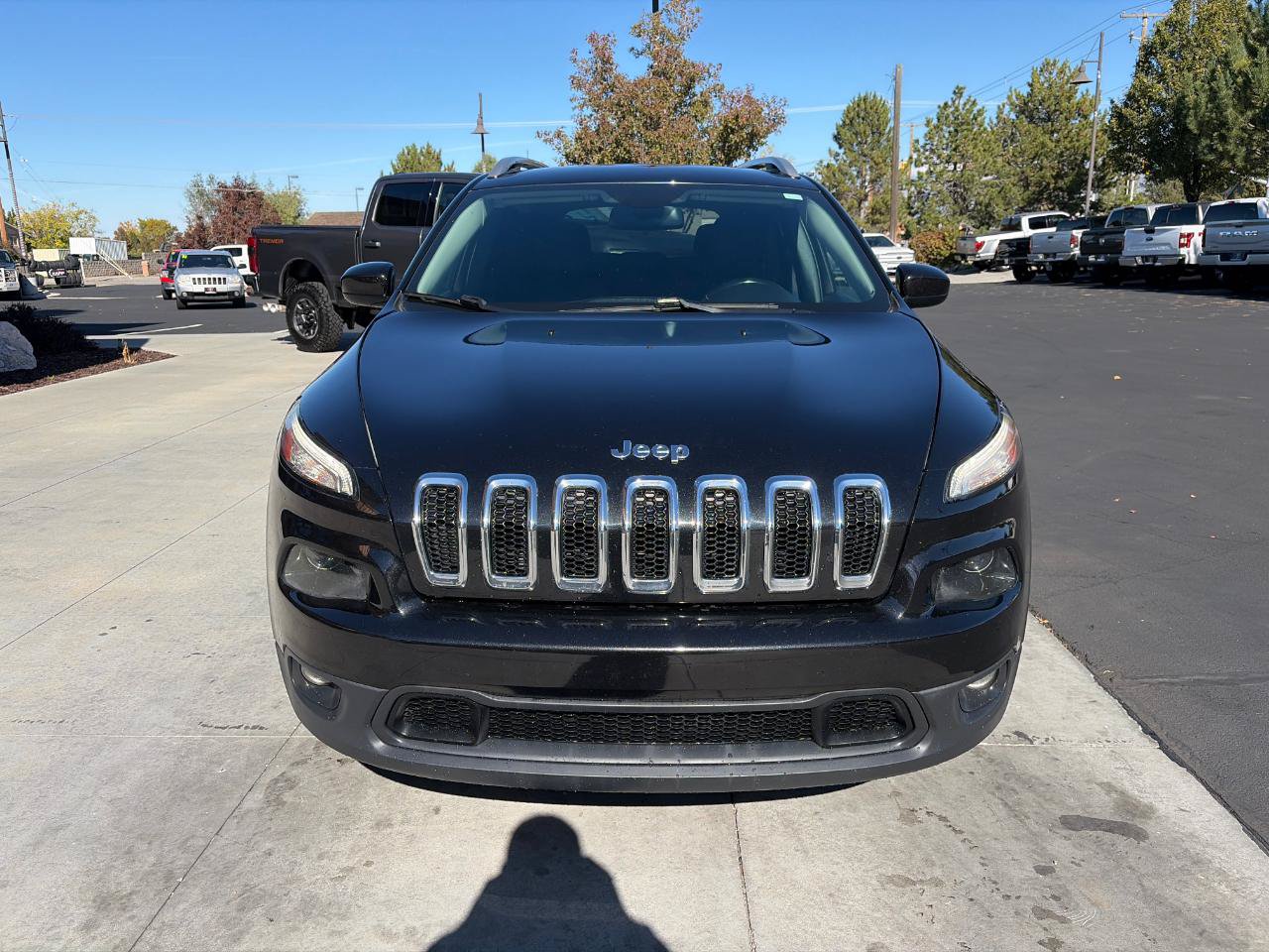 Used 2016 Jeep Cherokee Latitude w/ Cold Weather Group AWD/4WD image 9