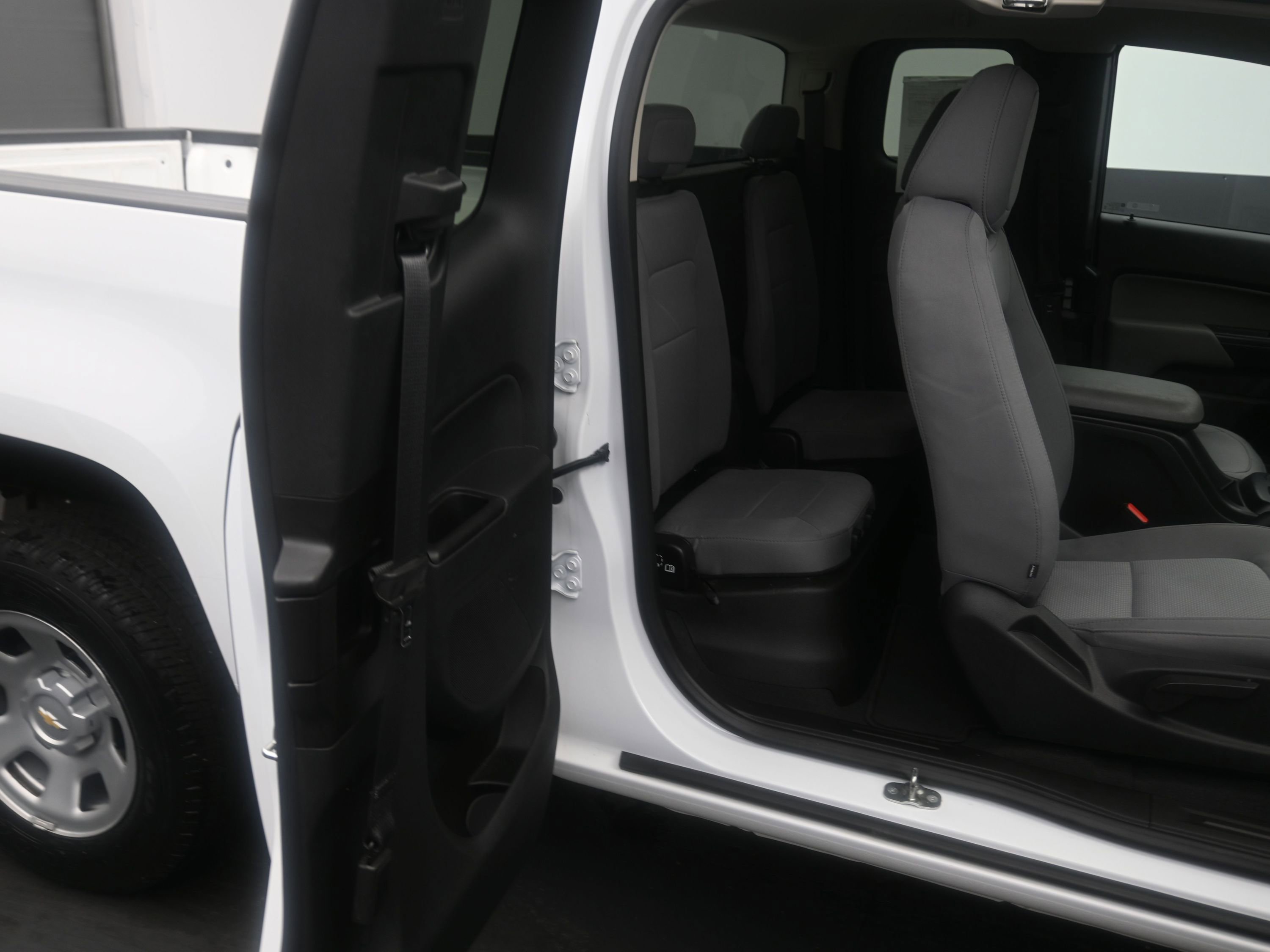 Used 2022 Chevrolet Colorado W/T image 11