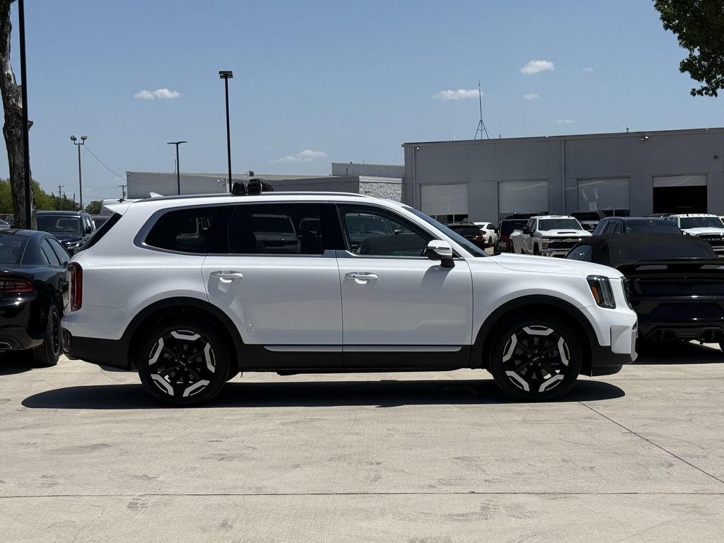 Used 2025 Kia Telluride S AWD/4WD image 3