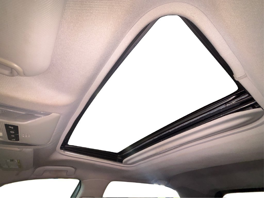 Used 2019 Toyota RAV4 XLE Premium FWD image 32