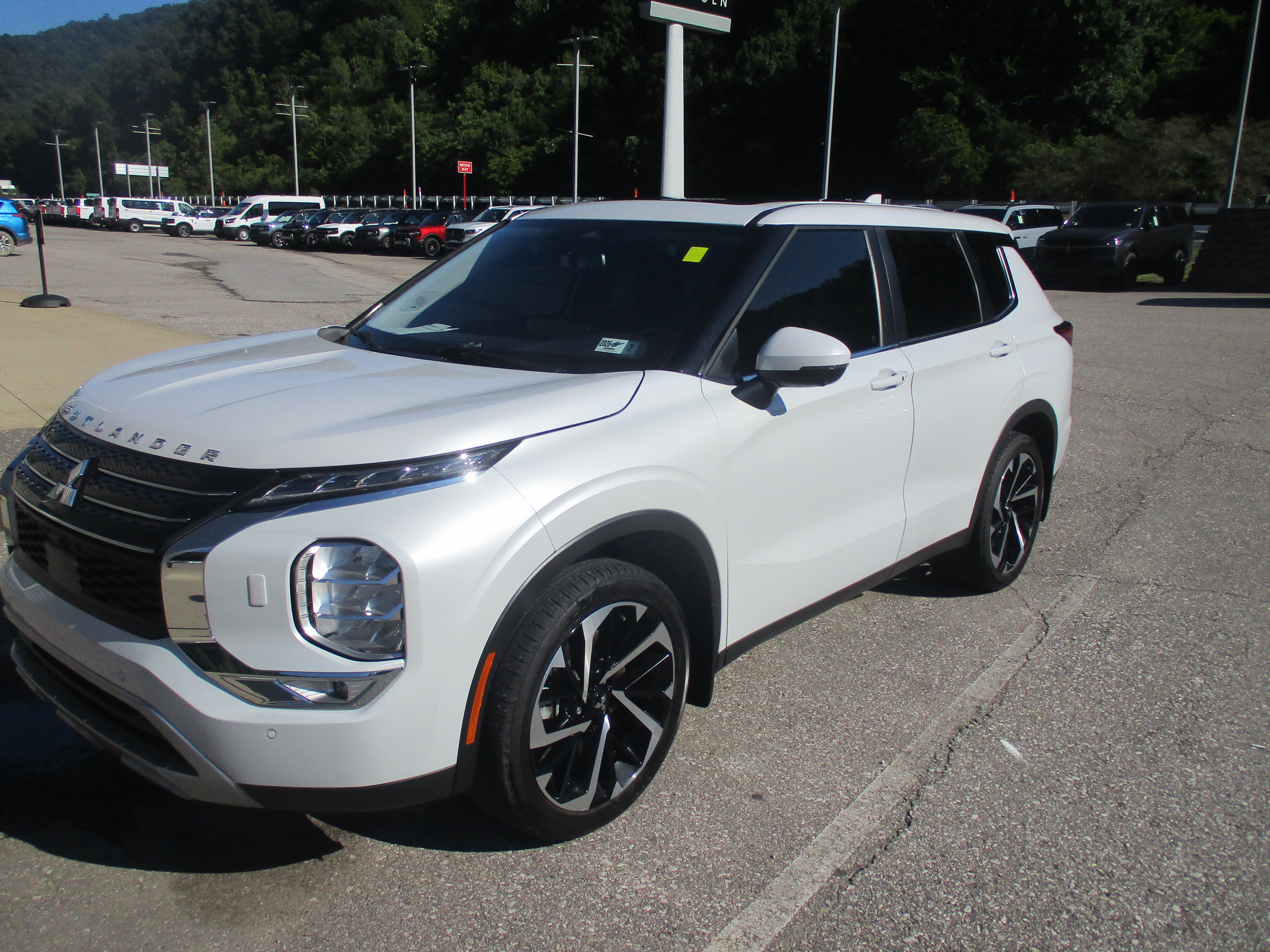 Used 2023 Mitsubishi Outlander SE AWD/4WD image 8