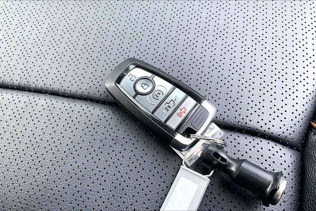 New 2026 Ford F250 Lariat w/ Black Appearance Package image 36