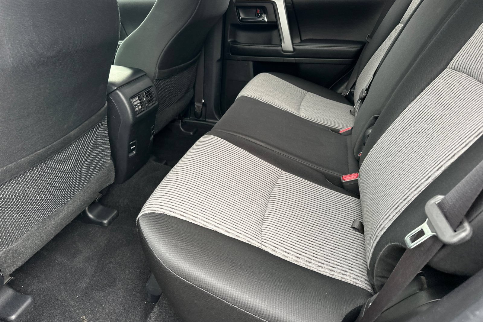 Used 2016 Toyota 4Runner SR5 AWD/4WD image 12