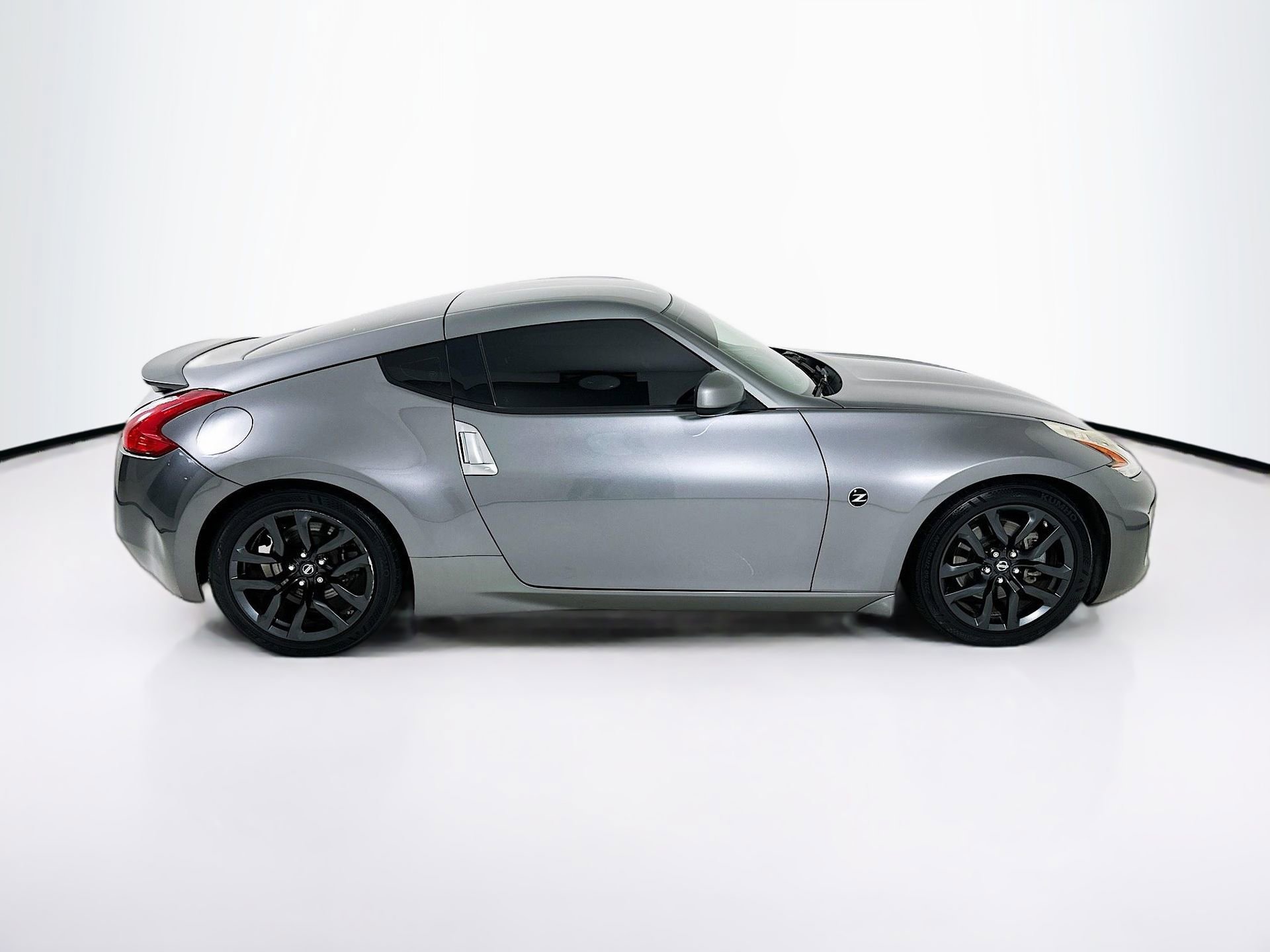 Used 2017 Nissan 370Z Coupe RWD image 9