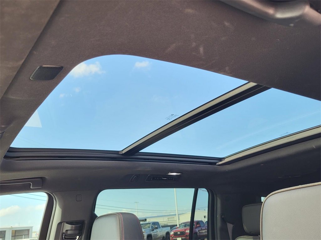 Used 2021 Chevrolet Suburban RST image 18