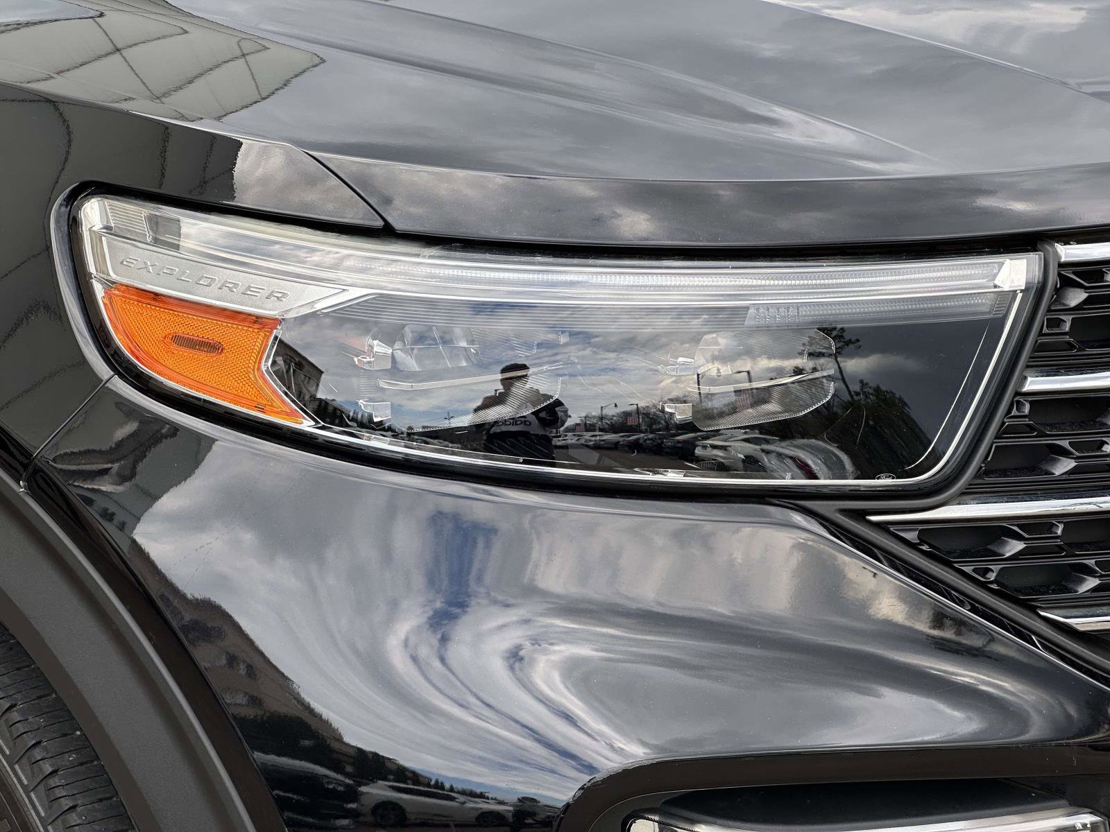 Used 2020 Ford Explorer XLT w/ Equipment Group 202A image 8