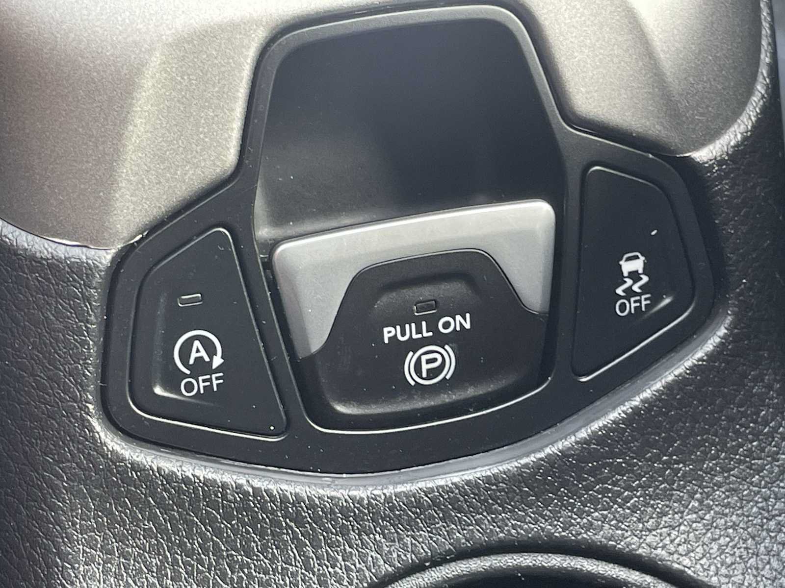 Used 2018 Jeep Compass Sport w/ Tech Group FWD image 22