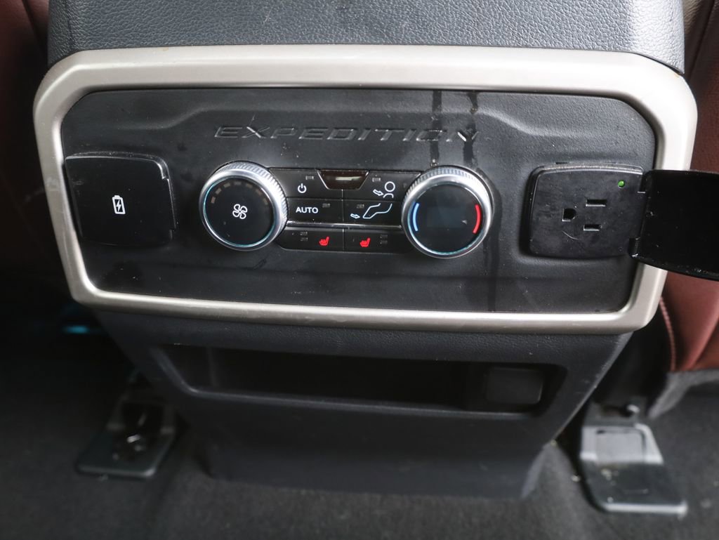 Used 2024 Ford Expedition Limited image 24