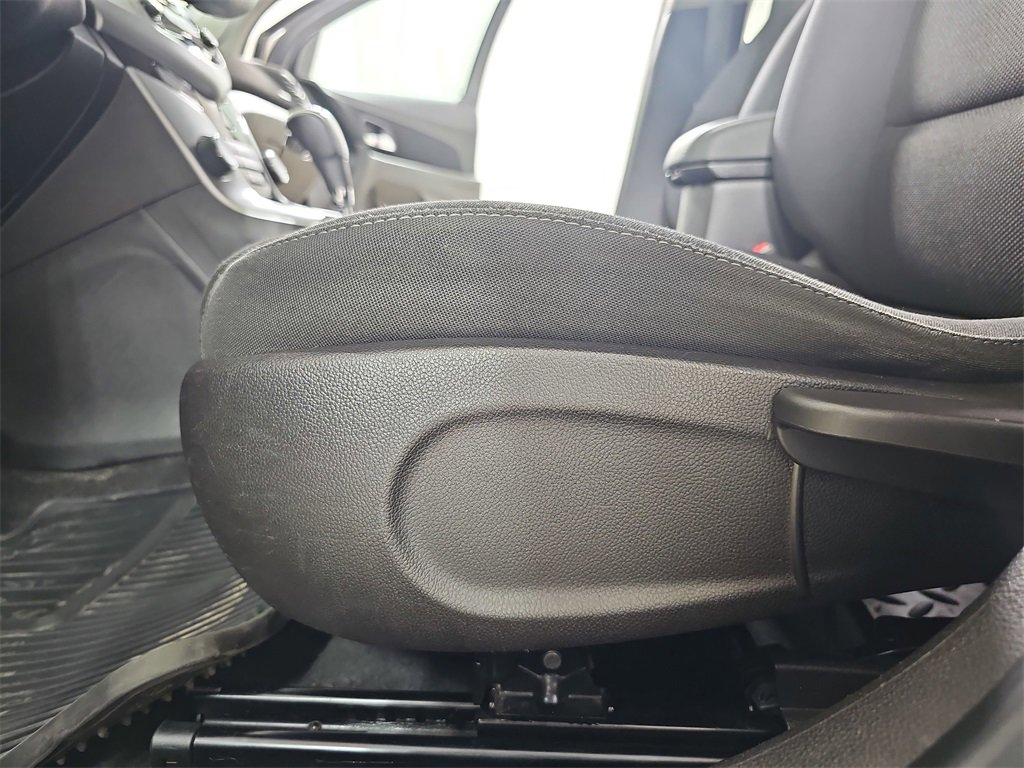 Used 2015 Chevrolet Cruze LT image 33