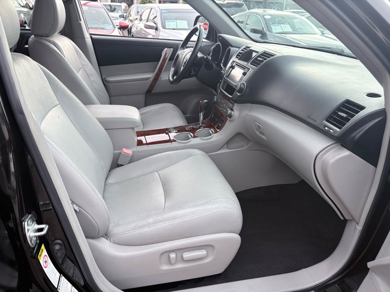 Used 2013 Toyota Highlander Limited AWD/4WD image 17