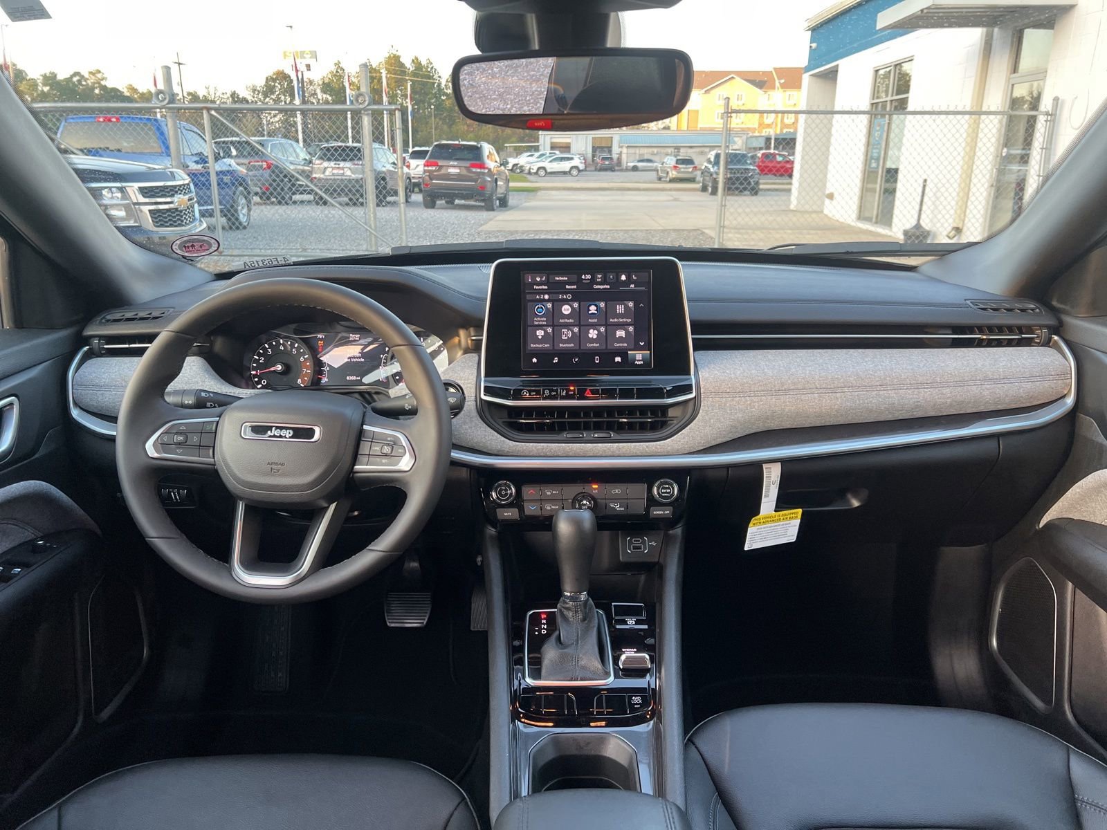 Used 2025 Jeep Compass Latitude image 9